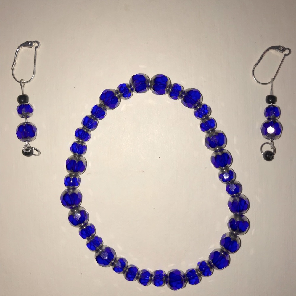 Set of earrings and bracelet